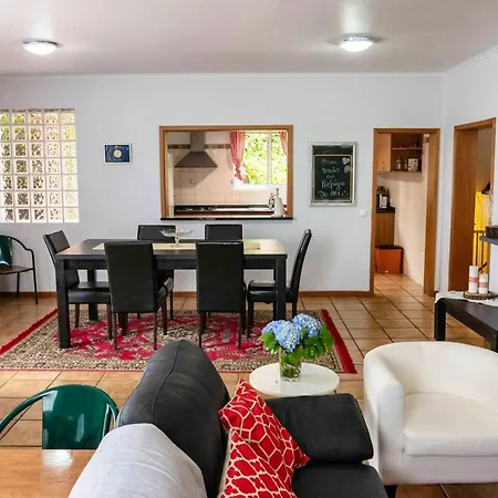Spacious House In With Terrace And Parking Included Дом отдыха *
