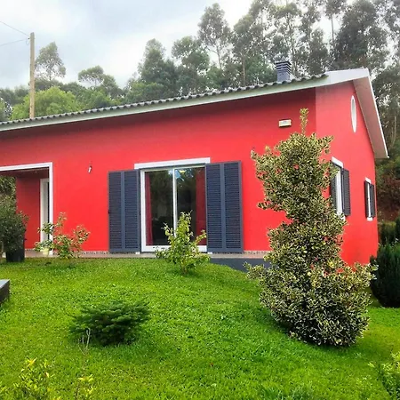Дом отдыха Spacious House In With Terrace And Parking Included Сантана