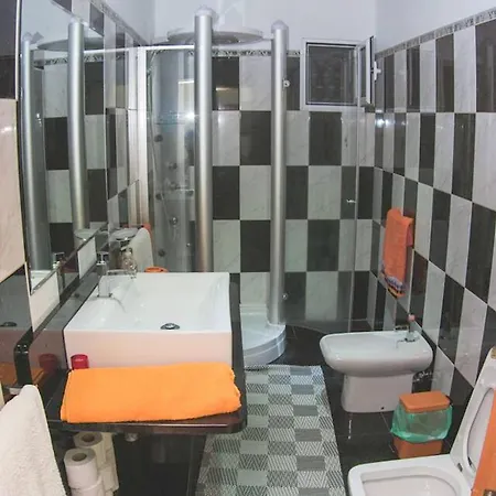 Spacious House In With Terrace And Parking Included Сантана